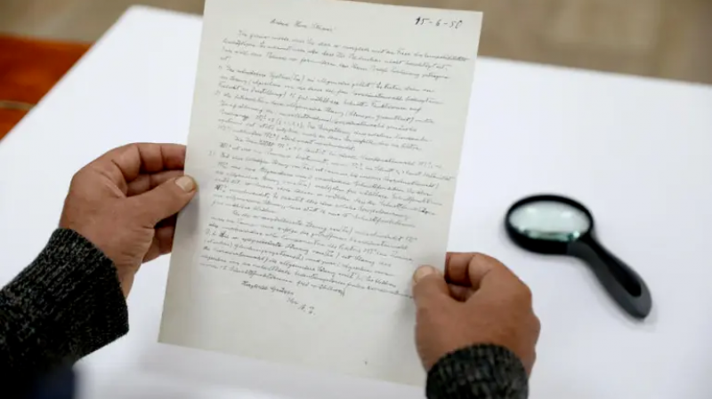 Ajnštajnov rukopis prodat za 11,6 miliona eura