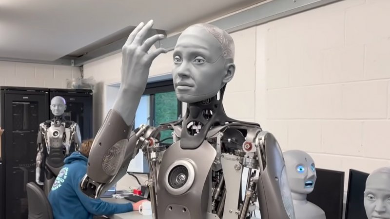 Pogledajte video: Prvi humanoidni robot u 2022. 
